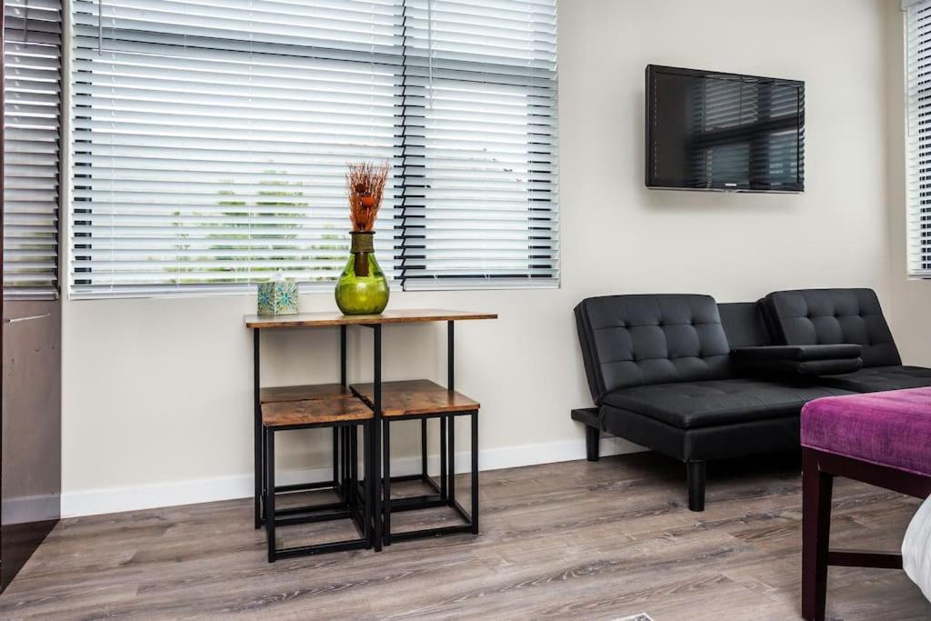 Next To San Diego Downtown - Cali King Size Studio Bagian luar foto